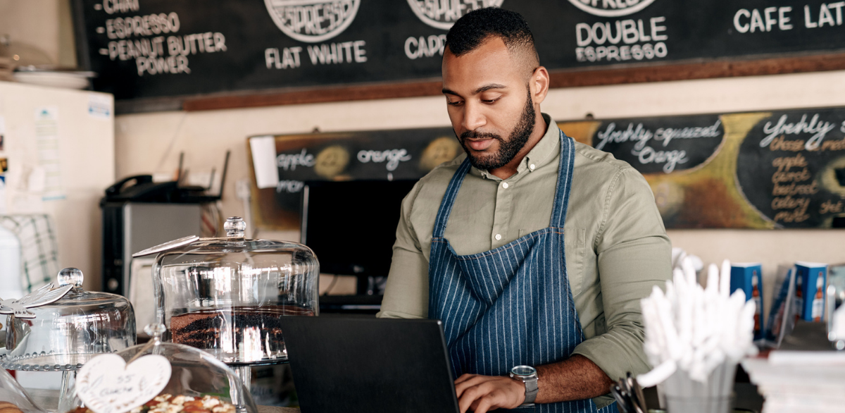 restaurant owner adjusting their grubhub hours
