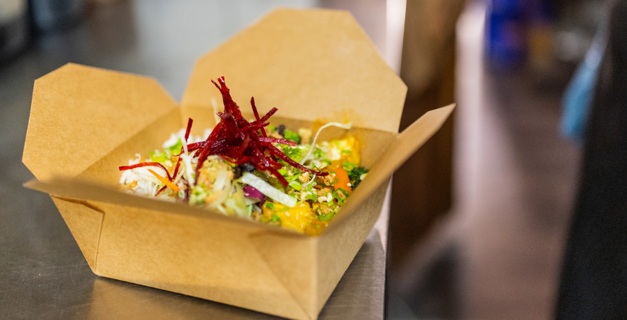 Example to go food container that is optimized to protect food quality during delivery